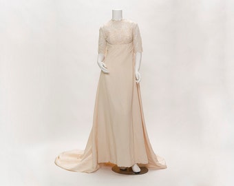 Vestido de novia color crema + corte imperio + estilo vintage años 60 • Revival Vintage Boutique