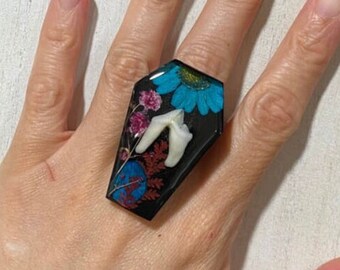 Coffin tooth and roses rings, Taxidermy jewelry, bone jewelry, cabinet of curiosities, steampunk, roses, gothic, relics, vulture culture