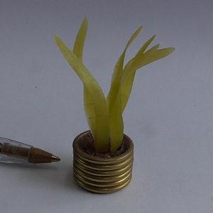 1/12 schaal Poppenhuis Bloemendisplay in metalen pot LF8