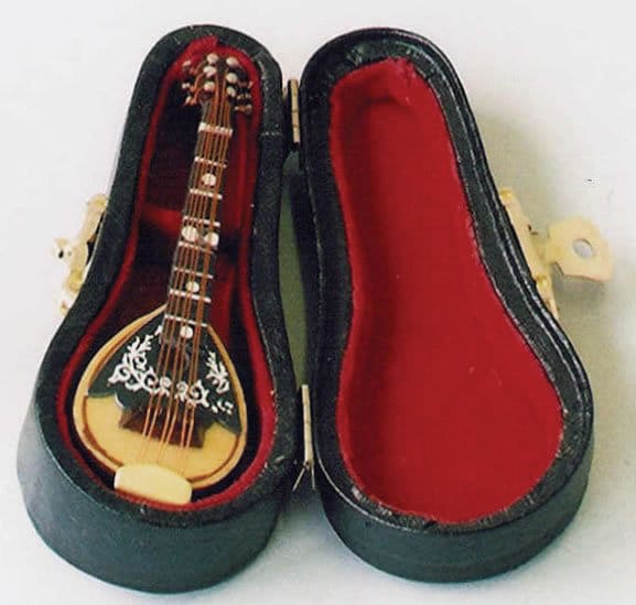Dollhouse Miniature Mandolin, B0641