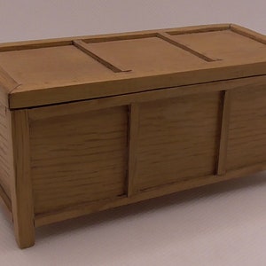 1/12 scale Dolls house Vintage Ash wooden Chest    VF127