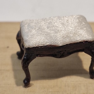 24th scale   Foot Stool   quality     GO32 24