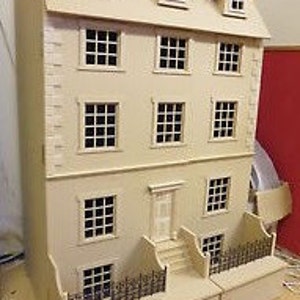 1:12 Large Town House including basement 10 rooms    KIT