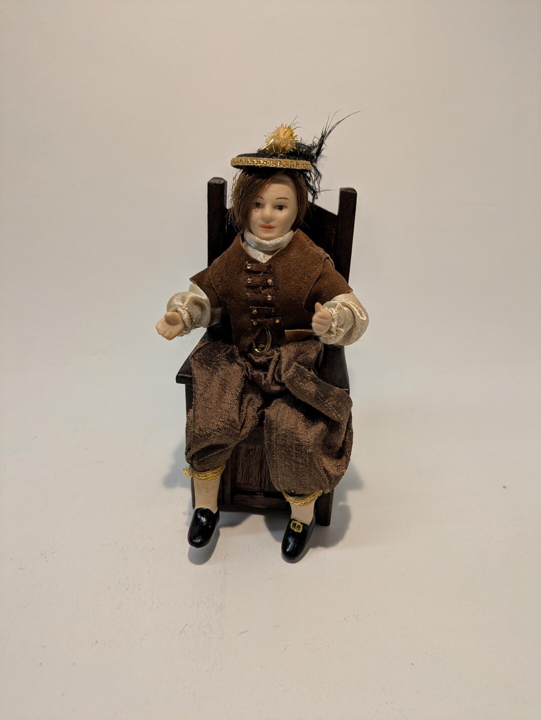 Casa Delle Bambole In Scala 1:12, Bambola Vintage In Stile Tudor, Giovane Gentiluomo DOL304 - Italia - Foto 13