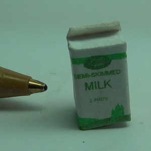 1/12 Puppenhaus LebensmittelKarton Halbmilch (Grün) LHK35
