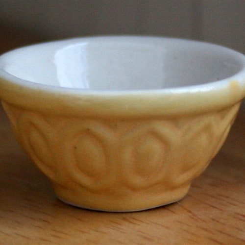 12th scale Dolls House Miniature   Mixing Bowl   72 