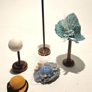 12th scale Dolls House Set of Miniature Hats and stands - HD55a