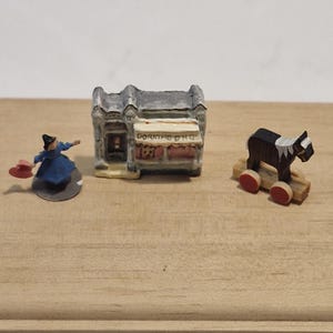 24th scale   set of miniature toys      1 item signed.  GO36 24