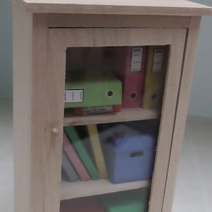 1/12 Puppenhaus Möbelschrank voll mit Büro beinhaltet alle Artikel DHDLH2