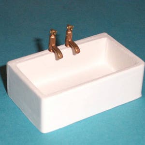 12th Scale White Belfast Sink B1