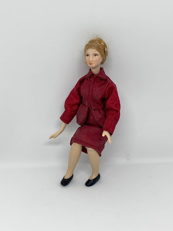 Elegante Dame Lady graues Kleid Puppe Puppenstube Miniatur 1:12 