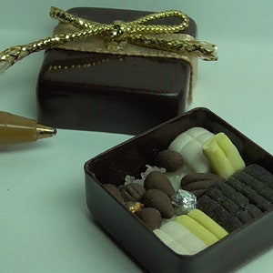 12th scale Dolls House    Small box of Chocolates   SW15