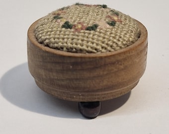 1:12th scale Dolls House Wooden Hand turned  Foot Stool   VEF58