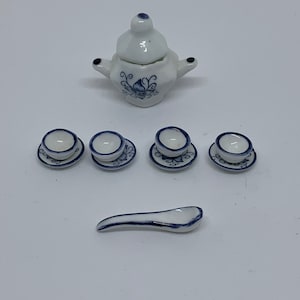 1:12th Dolls House Accessories Stew Set, Serving spoon, 4 Bowls and saucers CHA9