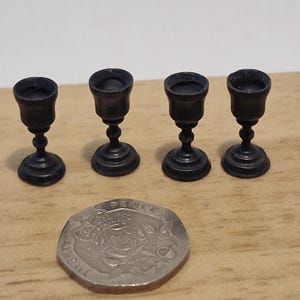 12e schaal poppenhuis set van 6 metalen bekers RA52
