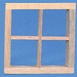 Puede incluir: Un pequeño marco de ventana de madera sin terminar con cuatro cristales. El marco es de madera de color claro y tiene un diseño rectangular simple. El fondo es de color azul liso.