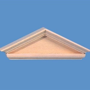 Può includere: Uno scaffale in legno con un top triangolare e un design semplice. Lo scaffale è grezzo e pronto per essere dipinto o tinto.