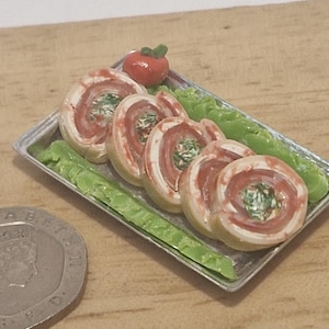 12th scale Dolls House Miniature  Tray of Meat   RD03