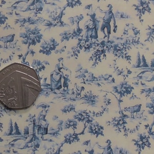 Casa delle bambole 1:12 Carta da parati Toile du Jouy blu su crema PP223