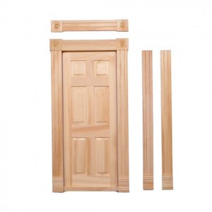 以下が含まれることがあります： 未完成の木製ドアフレームキット。6枚のパネルドア、トリム、上部のモールディングピースが含まれています。