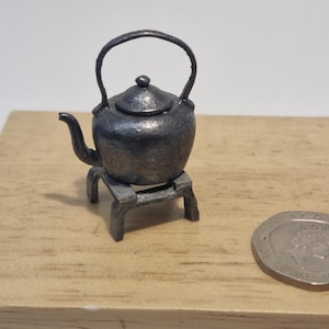 12th scale Dolls House Quality Kettle on Stand   Metal   RB02