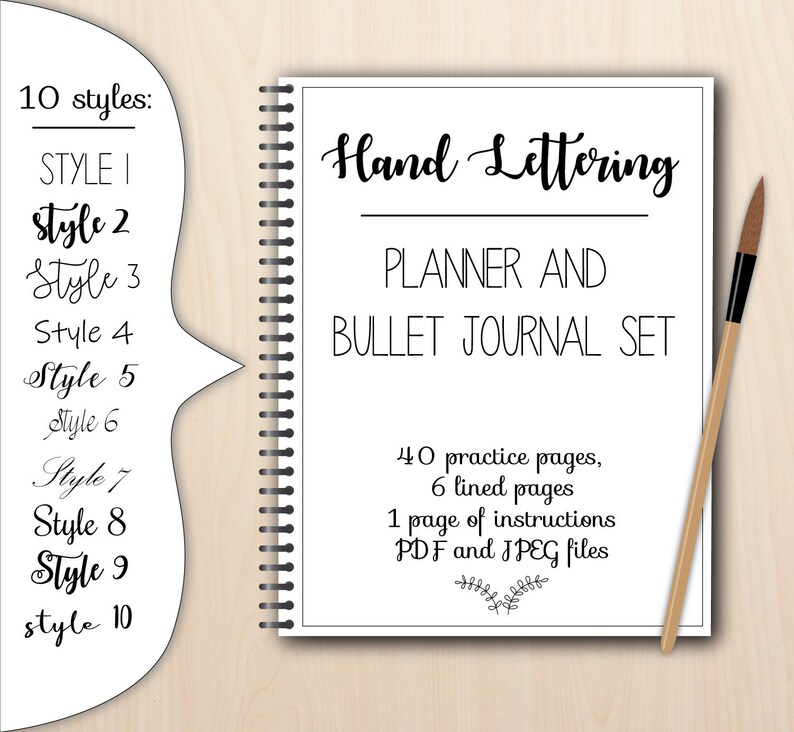 K&ouml;nnte beinhalten: Ein schwarzes und wei&szlig;es druckbares Planer- und Bullet-Journal-Set mit 10 verschiedenen Schriftarten. Das Cover zeigt den Text "Hand Lettering Planner and Bullet Journal Set" und enth&auml;lt 40 &Uuml;bungsseiten, 6 linierte Seiten und 1 Seite mit Anweisungen. Die Dateien sind im PDF- und JPEG-Format verf&uuml;gbar.