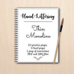 K&ouml;nnte beinhalten: Ein wei&szlig;es Notizbuch mit einer schwarzen Spiralbindung. Der Umschlag tr&auml;gt den Text "Hand Lettering Thin Monoline" und den Text "23 &Uuml;bungsseiten, 6 linierte Seiten 1 Seite mit Anweisungen PDF und JPEG files".
