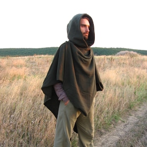 The Duellist Origami Poncho. Mens Fold-up Green Wool Cloak image 1