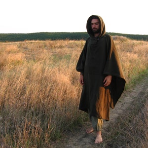 The Duellist Origami Poncho. Mens Fold-up Green Wool Cloak image 3