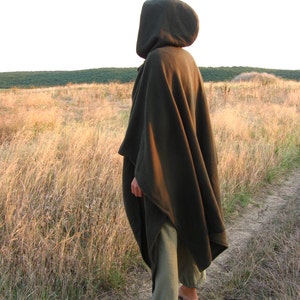 The Duellist Origami Poncho. Mens Fold-up Green Wool Cloak image 4