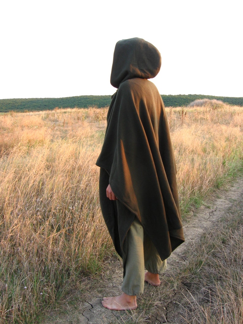 The Duellist Origami Poncho. Mens Fold-up Green Wool Cloak image 4
