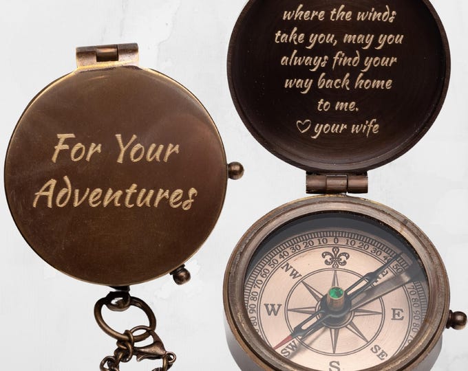 Boussole Gravée Motif Église - Laiton Poli Ou Vintage - Texte Personnalisé 5 Lignes - Cadeau Baptême Communion