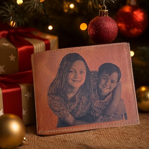 Custom Photo Wallet Christmas Gift for Men – Personalized Engraved Leather Slim Bifold Wallet for Husband, Dad, Grandpa, Boyfriend