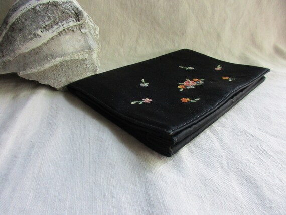 SATIN Crewel Work Vintage Clutch Purse - image 4