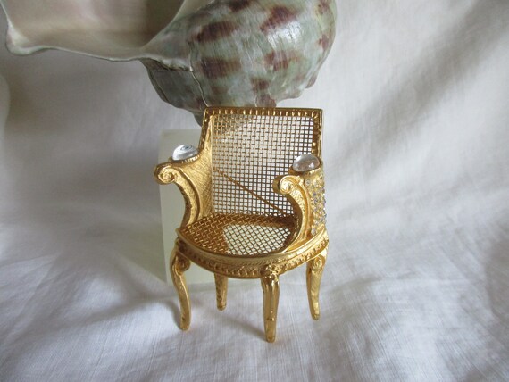 アクセサリー Karl Lagerfeld vintage accessory brooch Vintage KARL LAGERFELD Lyre Chair Rhinestone Brooch - Etsy