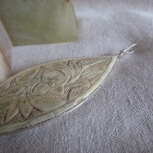 Vintage HAND CARVED Pendant image 6