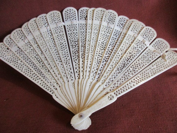 Antique ASIAN FOLDING FAN