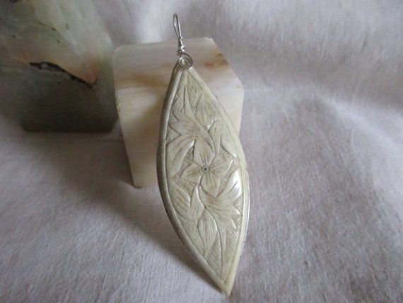 Vintage HAND CARVED CHINA Pendant