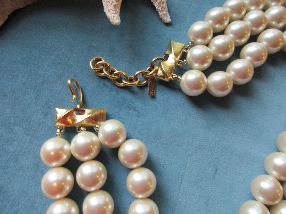 Vintage MONET Faux Pearl Necklace - image 3