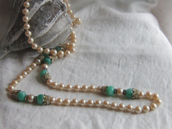 C. 1950 DESIGNER Faux Pearl Necklace - image 2