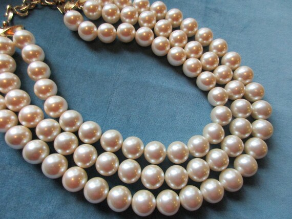 Vintage MONET Faux Pearl Necklace - Etsy