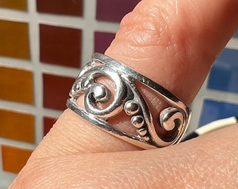 Vintage Sterling Silver Swirls Ring