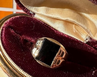 Vintage 10k Yellow Gold Onyx Signet Ring