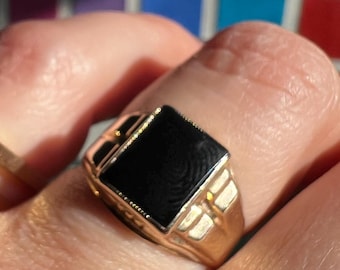 Vintage 10k Yellow Gold Onyx Signet Ring