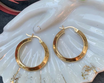 Sleek Vintage 14k Yellow Gold Hoop earrings