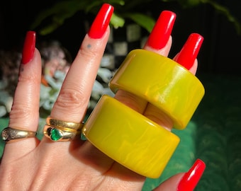 Set Of Two Vintage Chartreuse Green Bakelite Napkin Rings