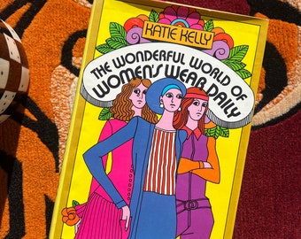 1970er Jahre Erste Ausgabe "The Wonderful World Of Women's Wear täglich" Buch mit buntem Cover