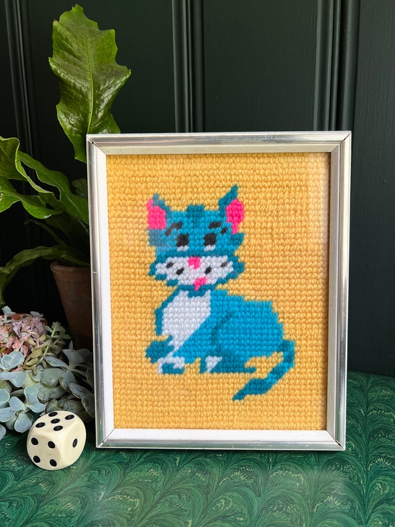 1960’s Wacky Cat Portrait Wool Yarn Needlepoint In Original Wood Frame