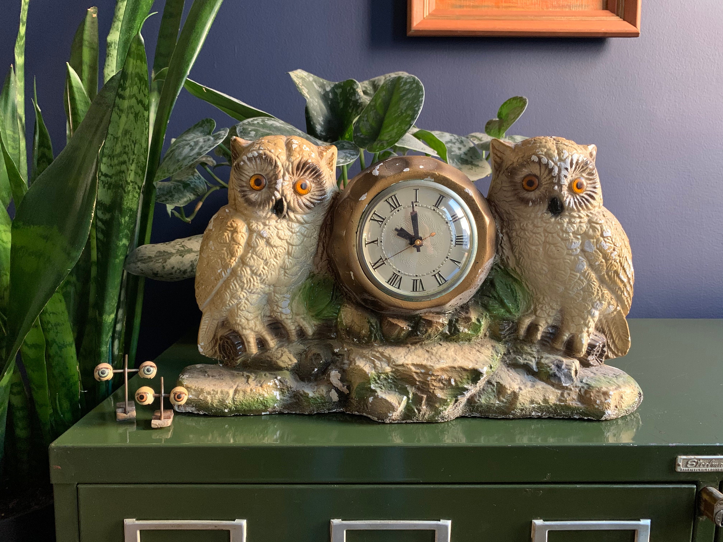 Vintage Chalkware Double Owl Mantle Clock