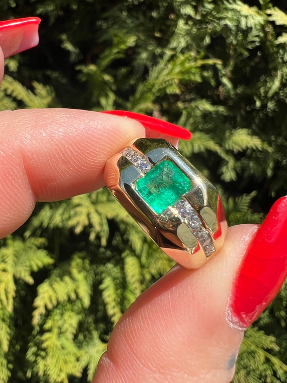 Vintage 14k Yellow Gold Colombian Emerald & Diamond Ring